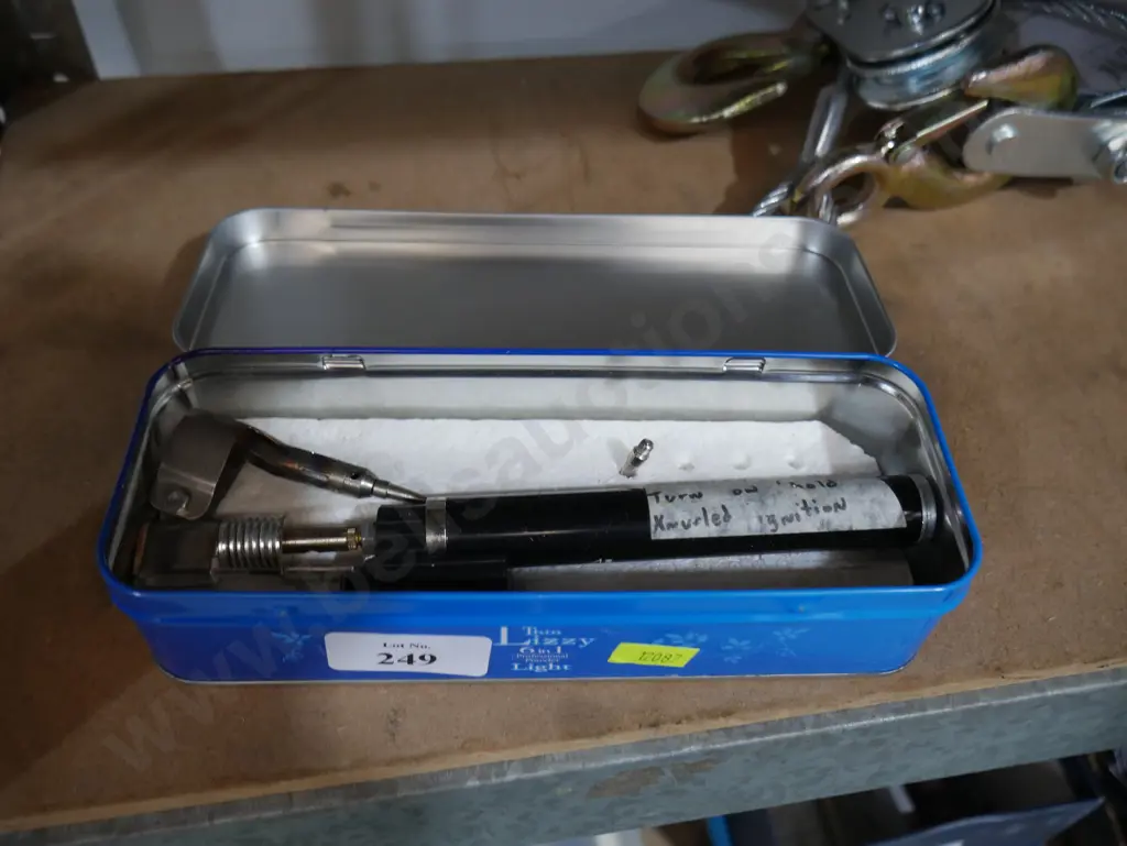 Telescoping magnetic pickup tool Image 1++