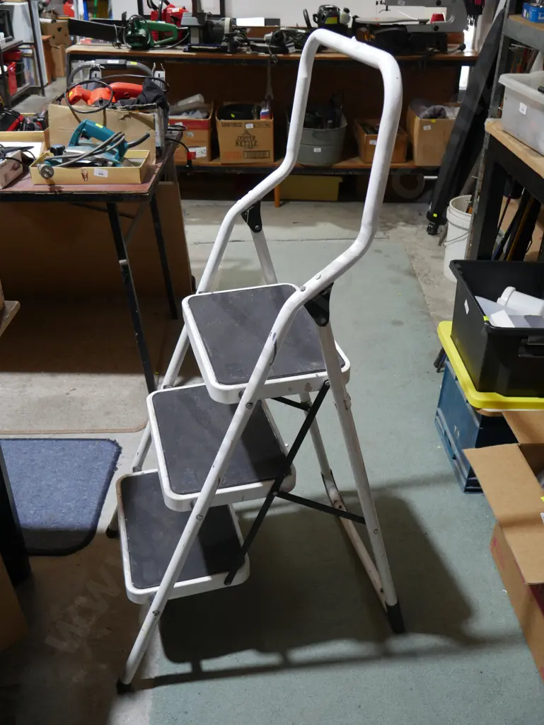 Step stool Image 1++