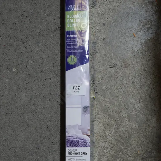 Blackout roller blind