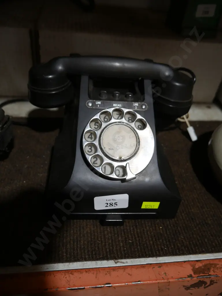 Vintage telephone Image 1++