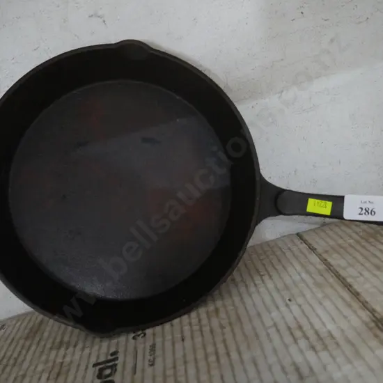 Cast iron frying pan
