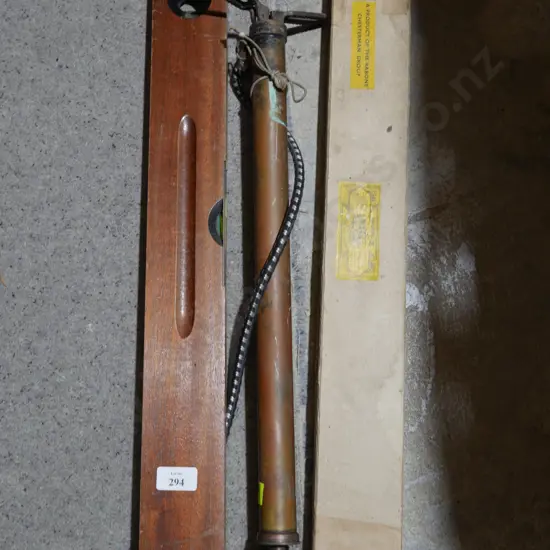 Level and pump