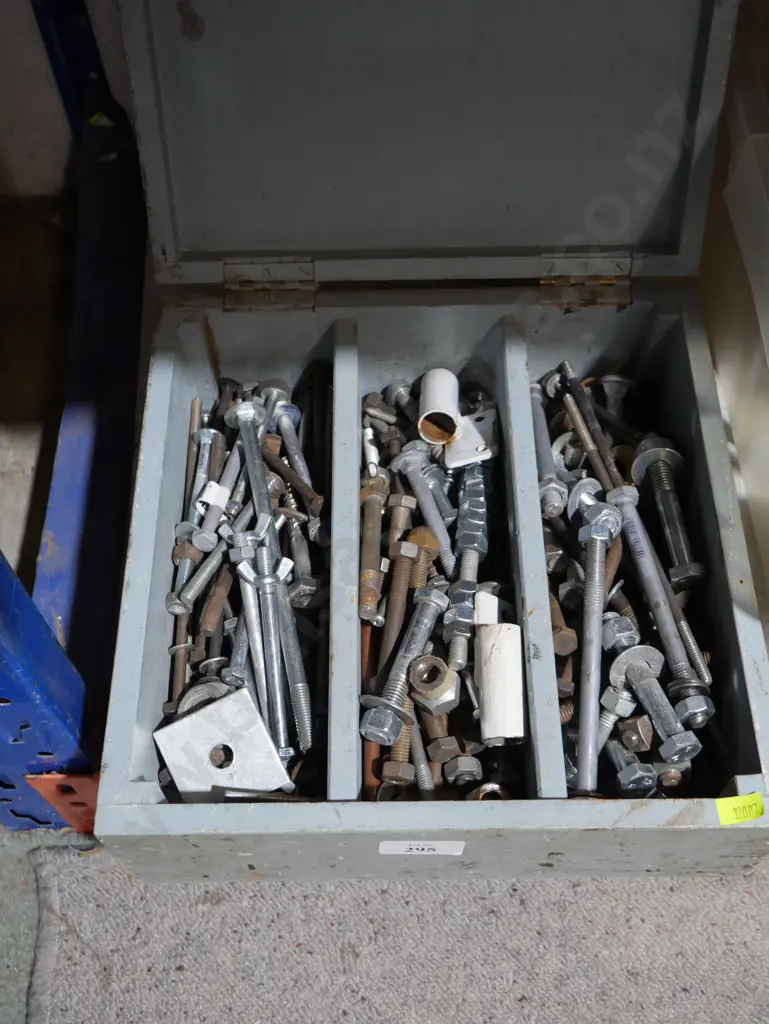 Assorted bolts Image 1++