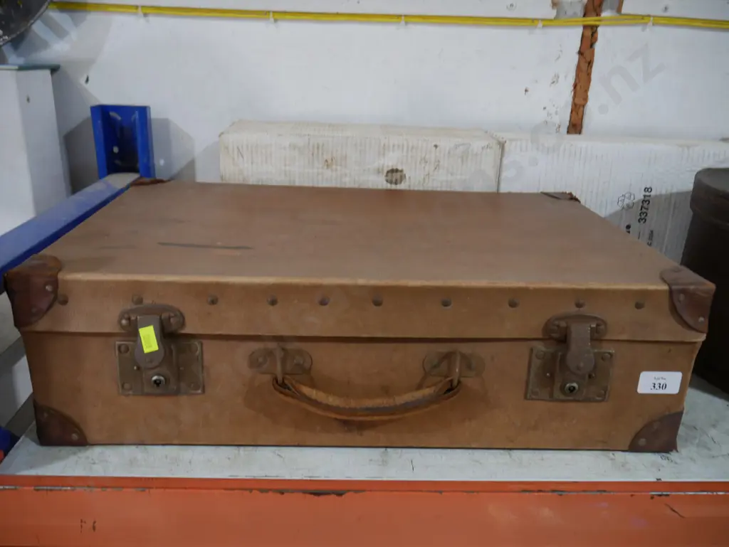 Leather suitcase Image 1++