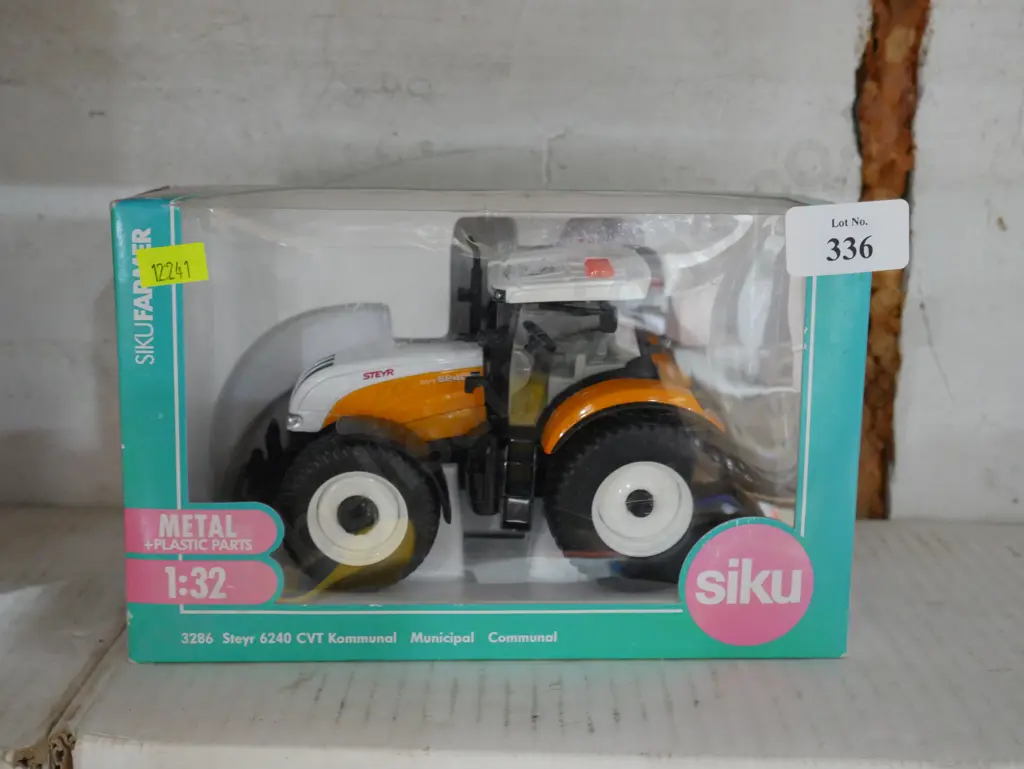 Model tractor Image 1++
