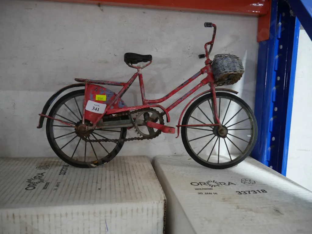 Metal model bicycle Image 1++