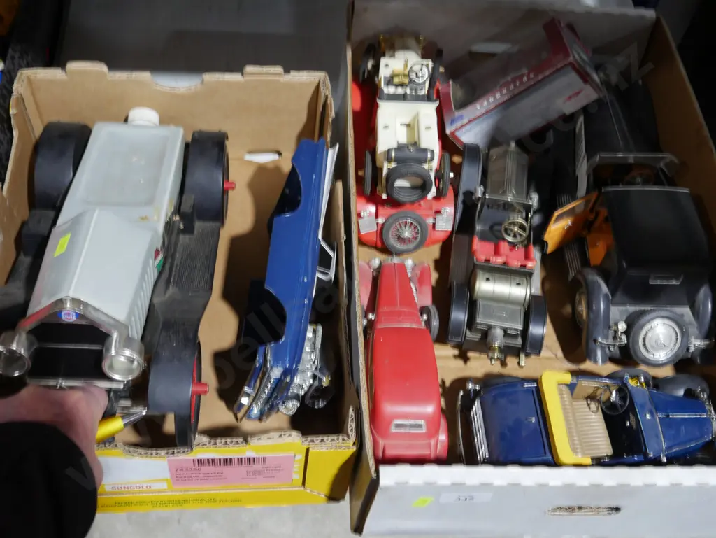 Assorted decanter cars Image 1++