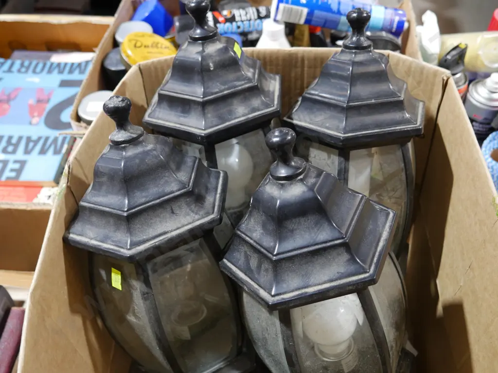 Outdoor lantern lights Image 1++