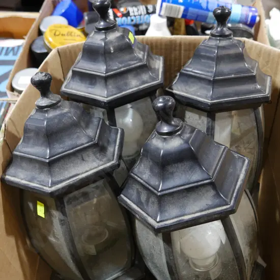 Outdoor lantern lights