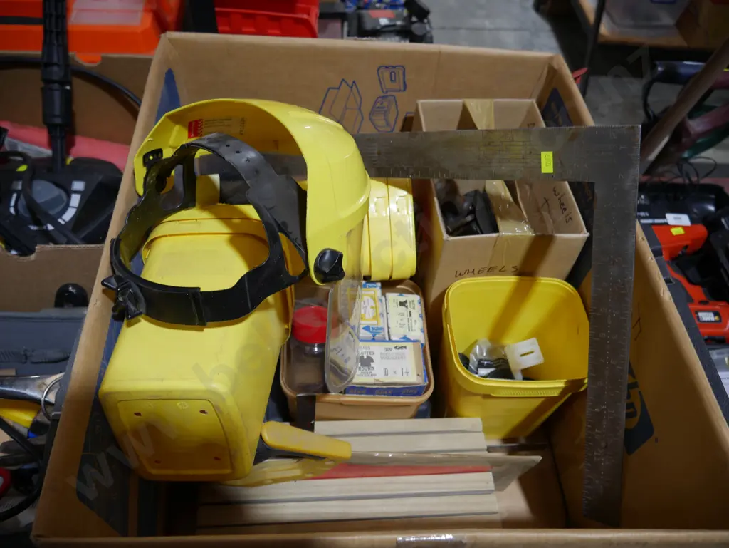 Wood plain, screws etc Image 1++