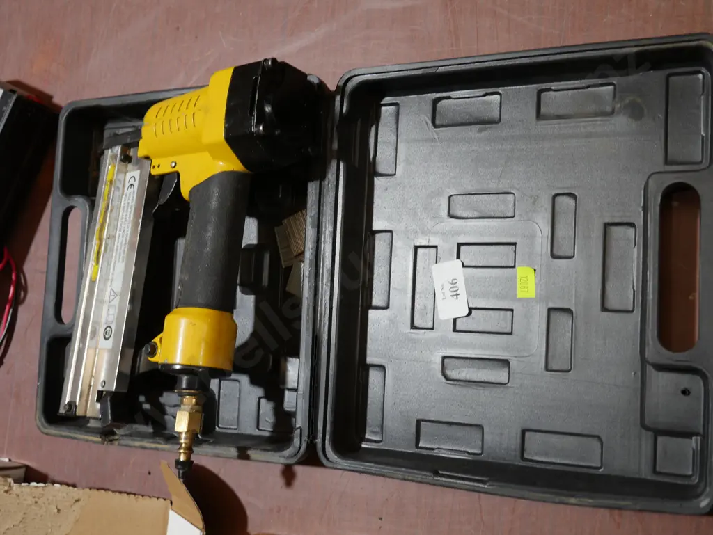 Air nail gun Image 1++