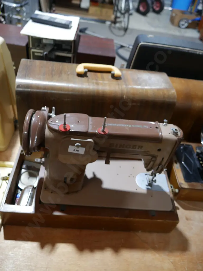 Singer sewing machine Image 1++