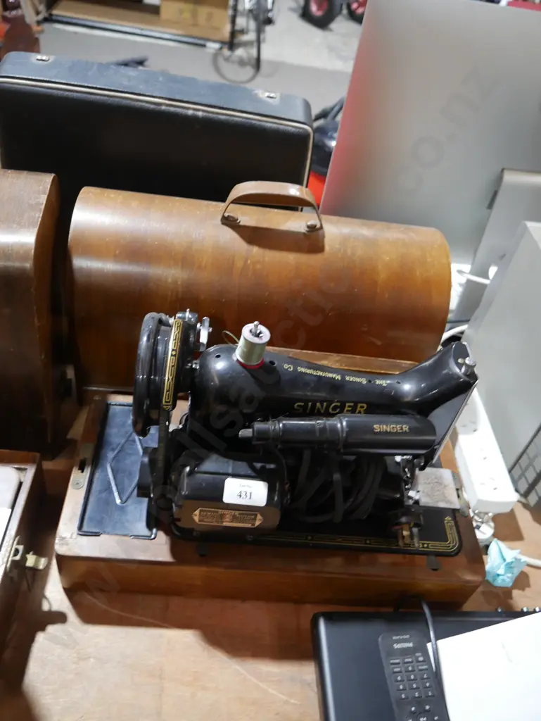 Singer sewing machine Image 1++