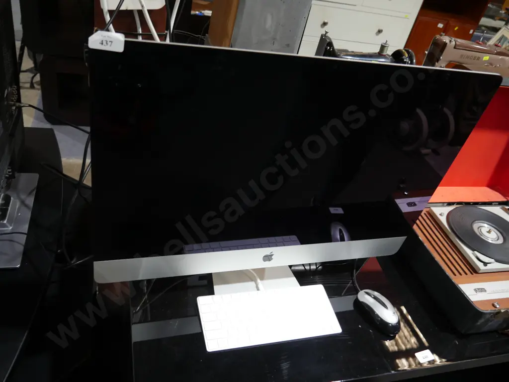 Apple computer Image 1++