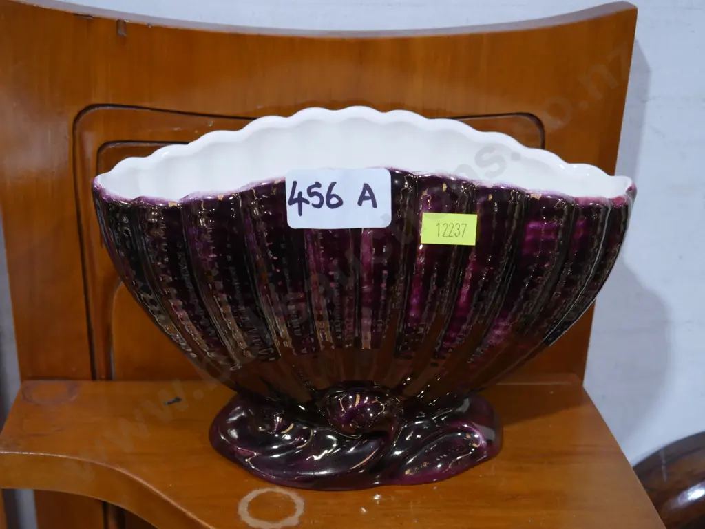 Titian ware shell vase Image 1++