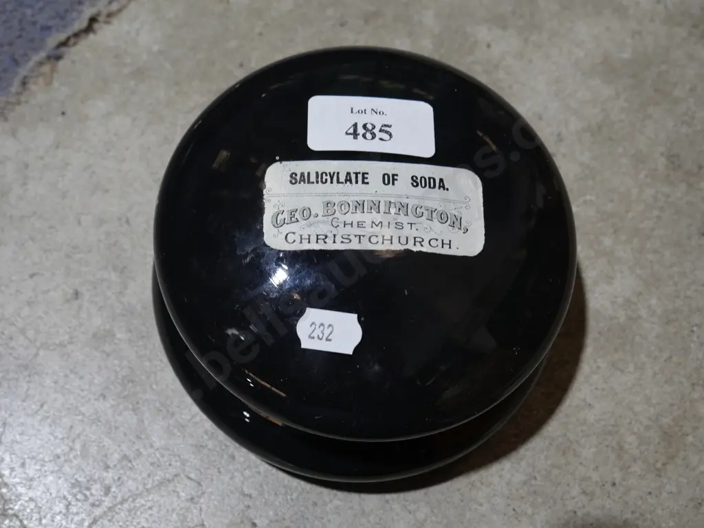 Vintage glass pharmaceutical pot Image 1++