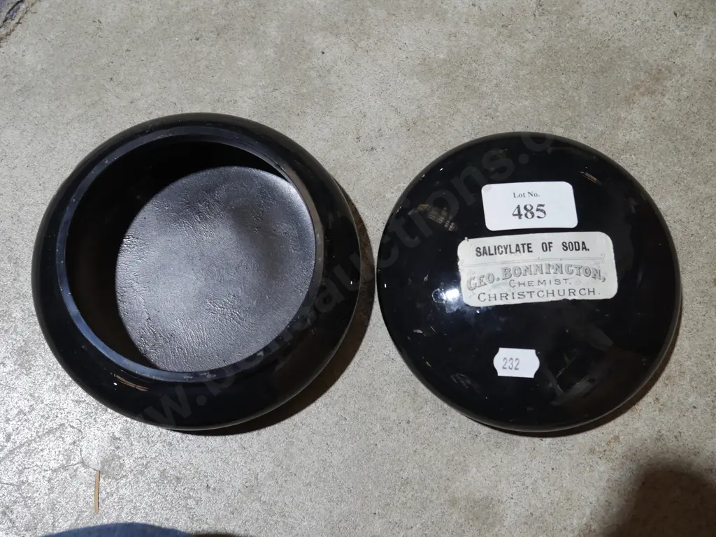 Vintage glass pharmaceutical pot Image 1++