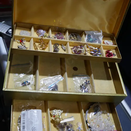 Jewellery box and contents