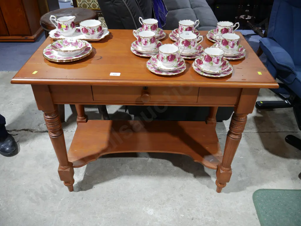 One drawer console table Image 1++