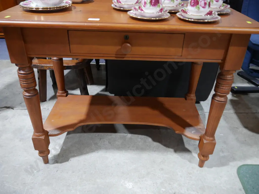 One drawer console table Image 1++