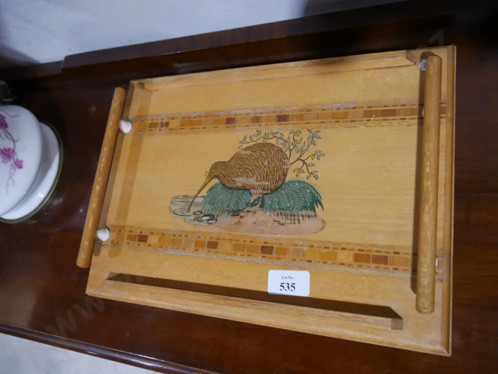 Sovereign Kiwi design inlaid serving tray Image 1++