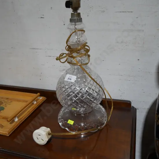 Clear cut crystal table lamp