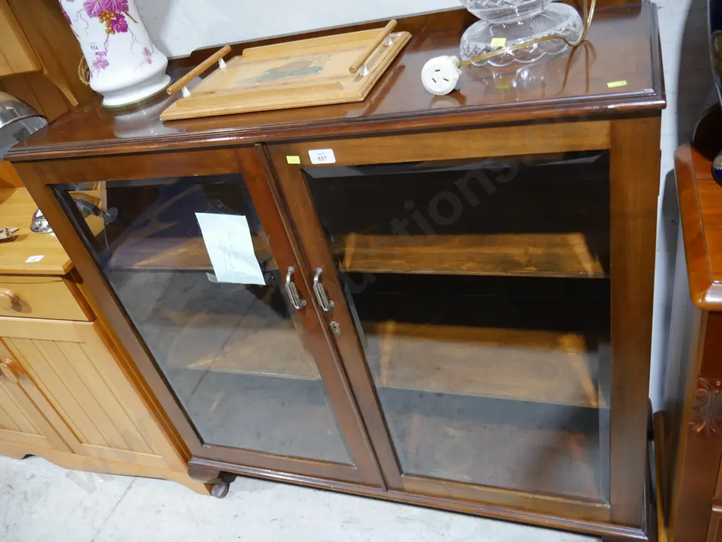 China cabinet Image 1++