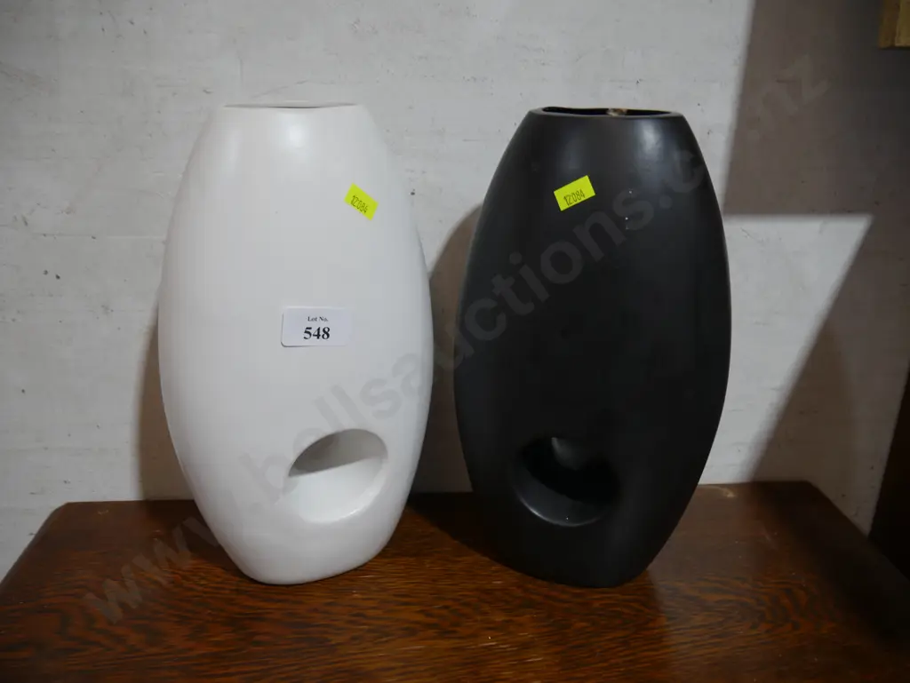 Two vases Image 1++