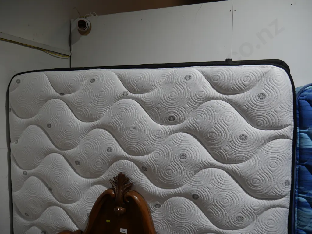 Queen size bed Image 1++