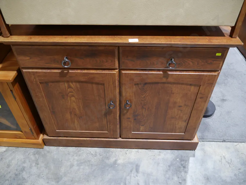 Sideboard Image 1++