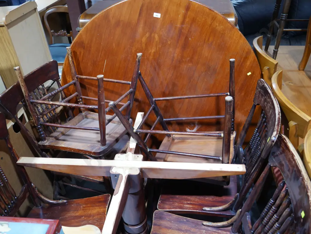 Dining table and 6 chairs Image 1++