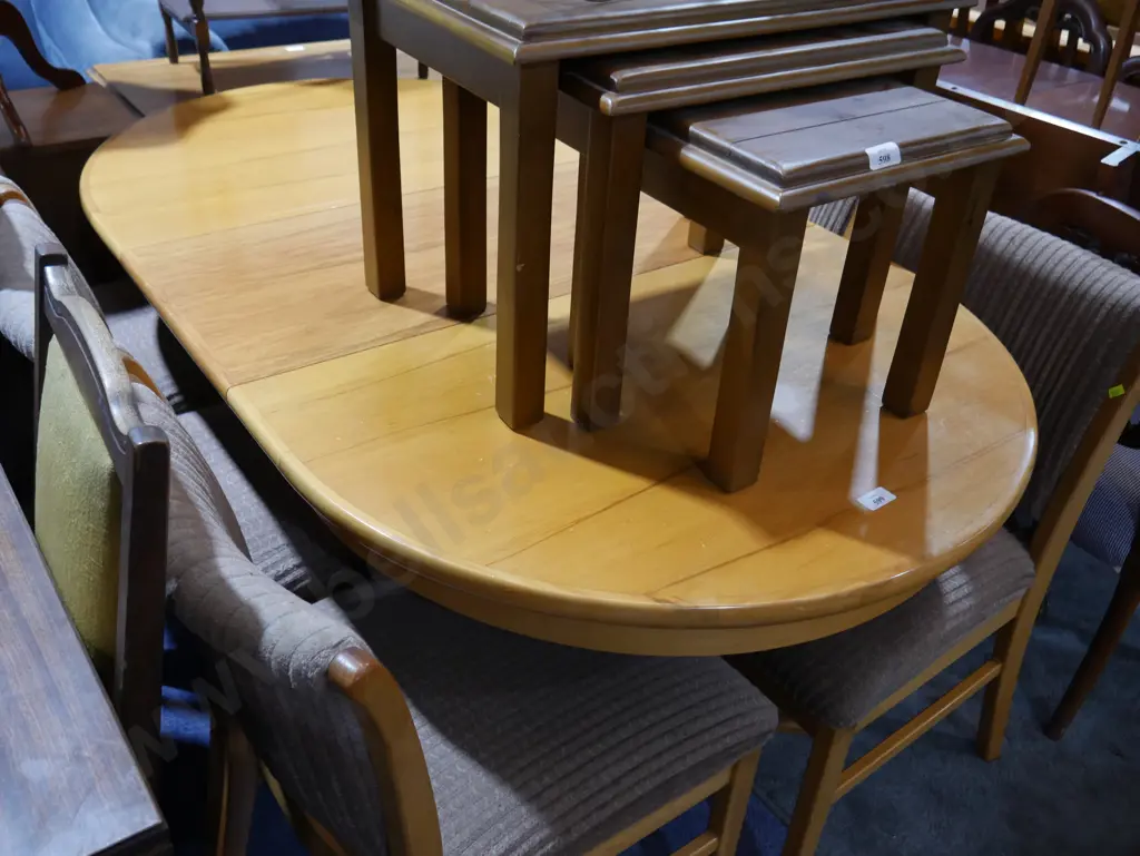 Dining table and 6 chairs Image 1++