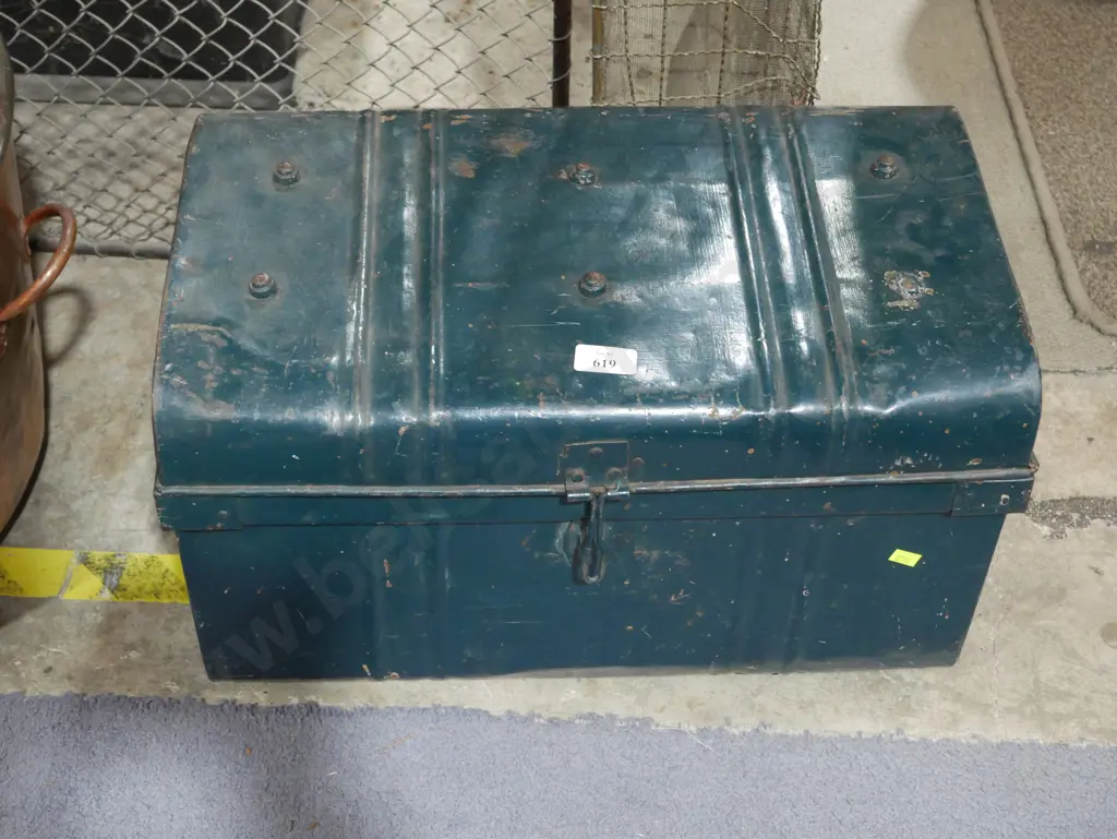 Metal trunk Image 1++