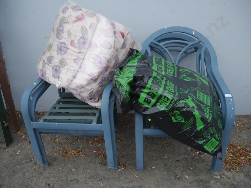 6 outdoor chairs Image 1++
