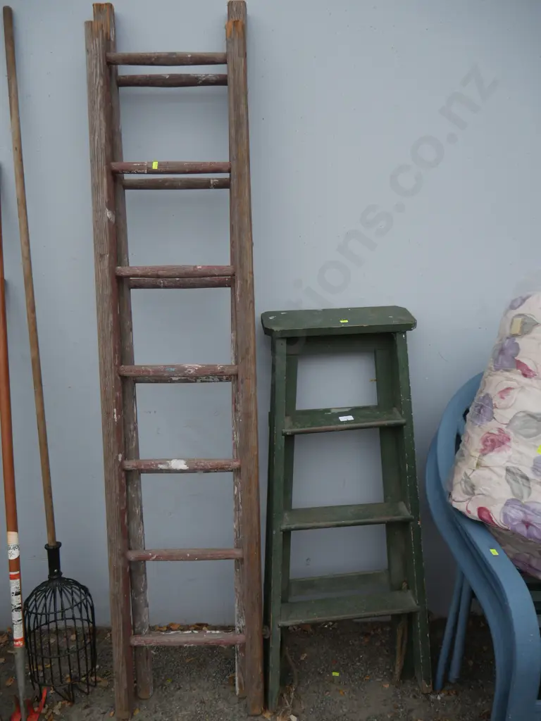 3 wooden ladders Image 1++