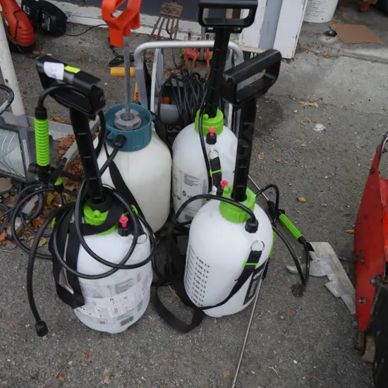 4 garden sprayers and hose reel