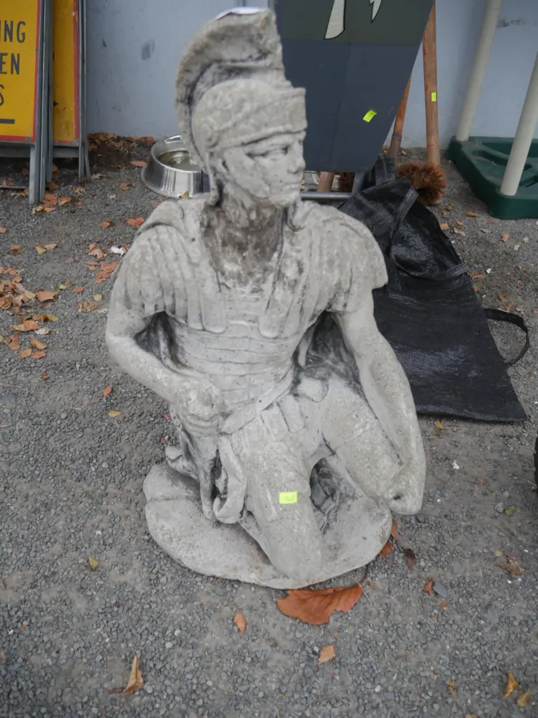 Roman figurine garden statue Image 1++
