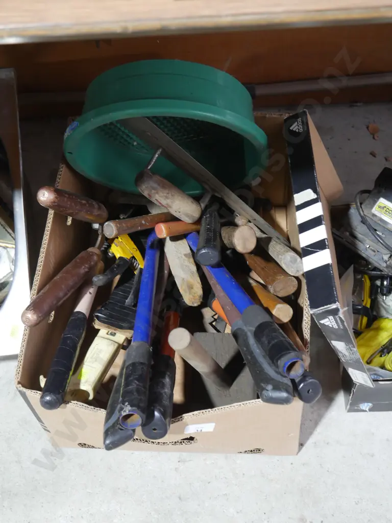 Box of garden tools etc Image 1++