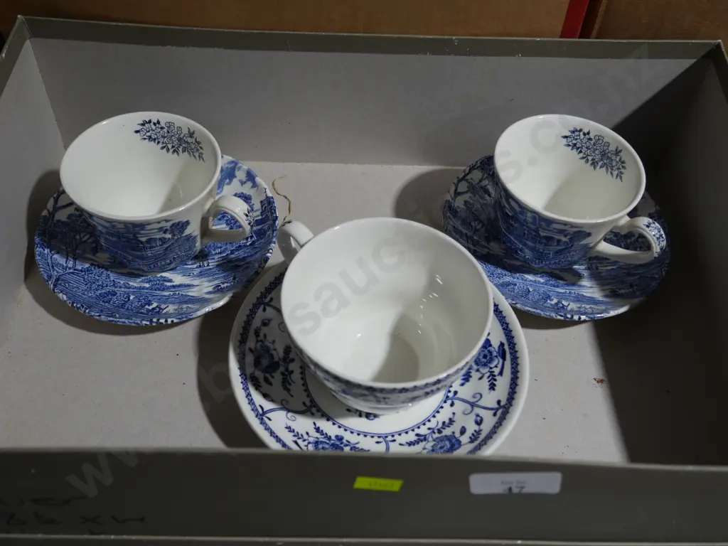 3 blue and white cup and saucers Image 1++