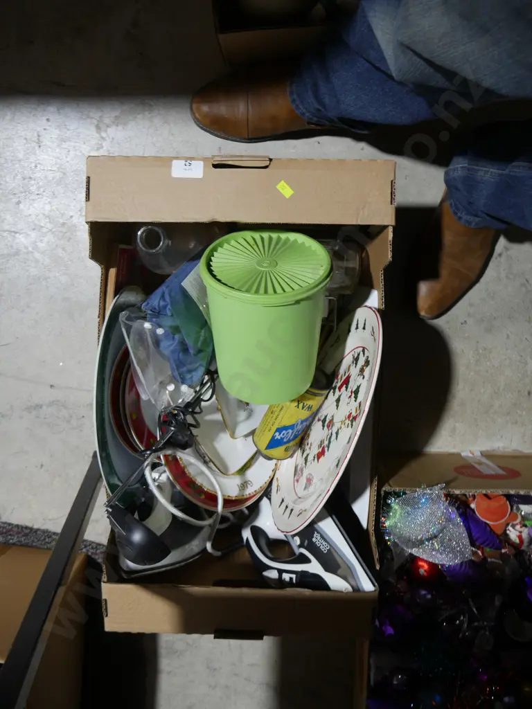 Steam irons, plates, table lamp etc Image 1++