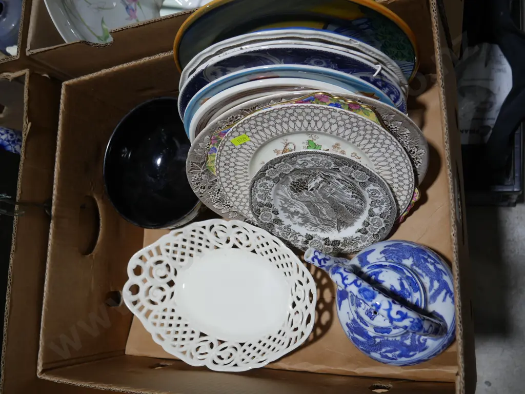 China plates, blue and white teapot Image 1++
