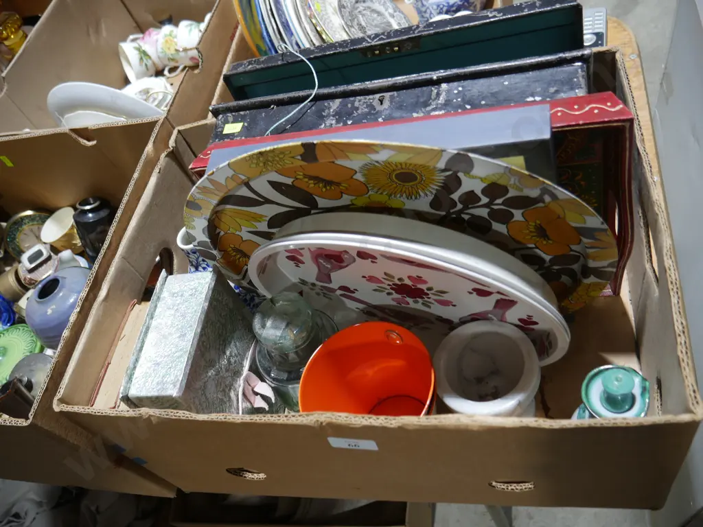 Tin platters, tin cash box etc Image 1++