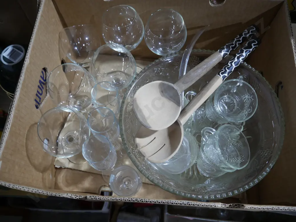 Glassware, wooden spoons Image 1++