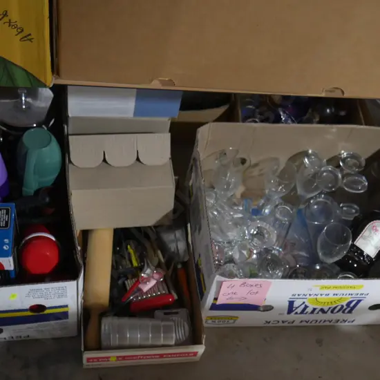 4 boxes of kitchenware