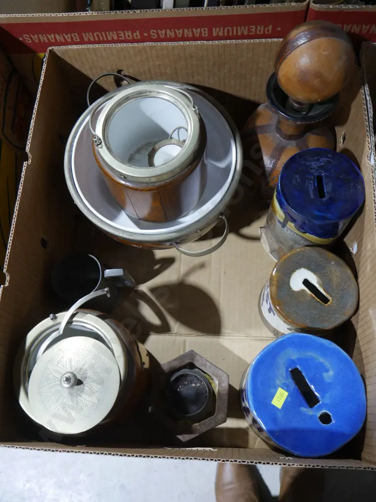 Biscuit barrels, pottery money boxes Image 1++