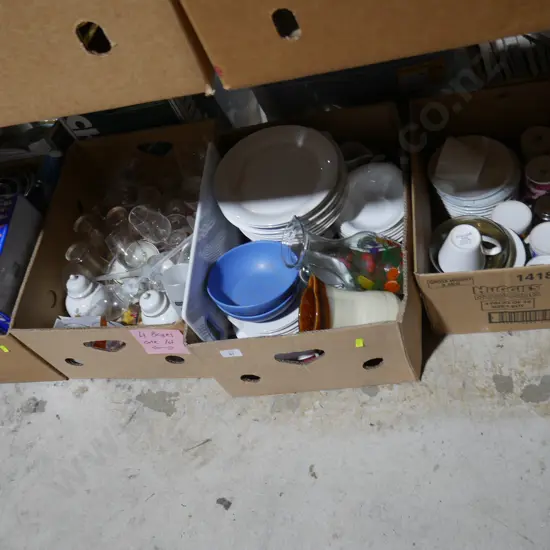 4 boxes of kitchenware