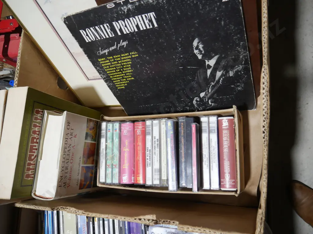Cassette tapes, books etc Image 1++