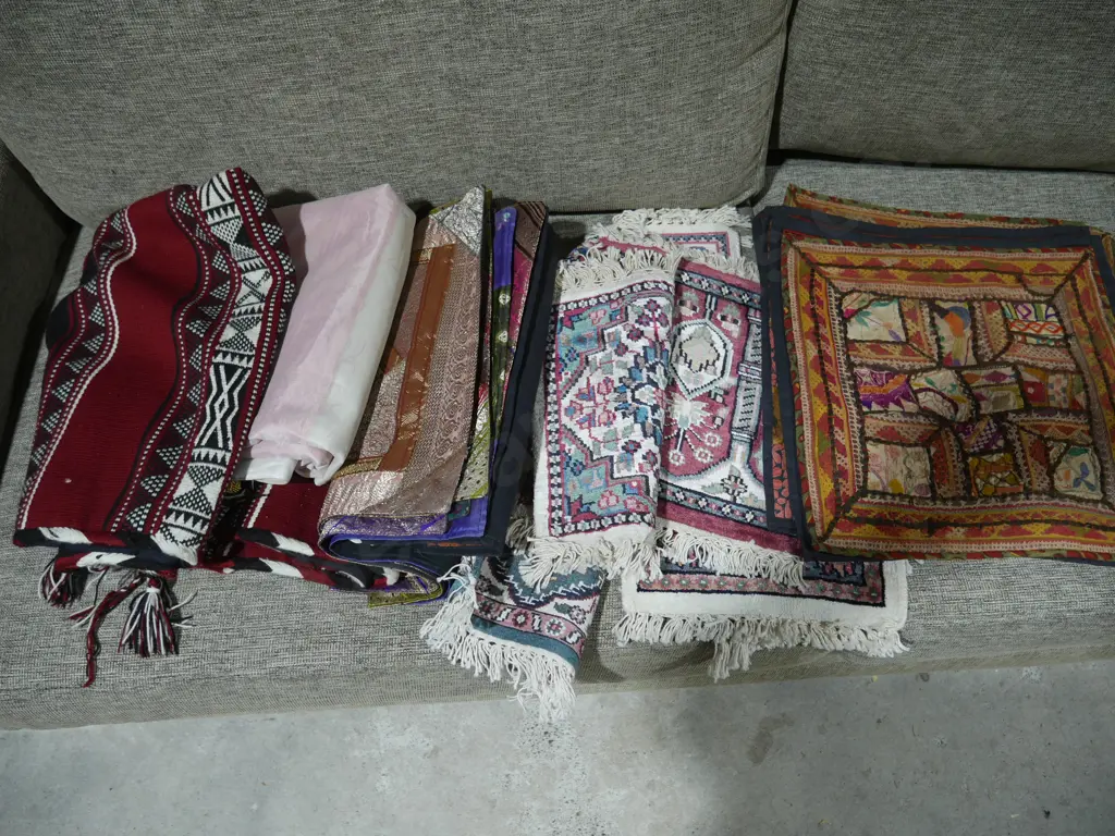 Linen and small rugs Image 1++