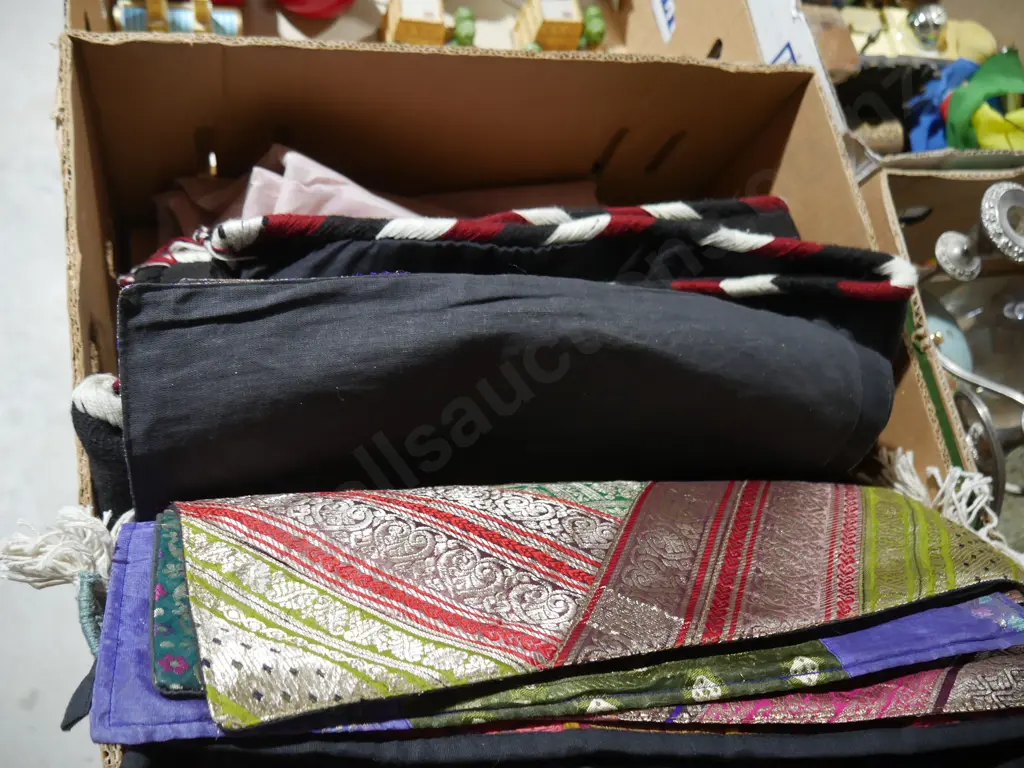 Linen and small rugs Image 1++