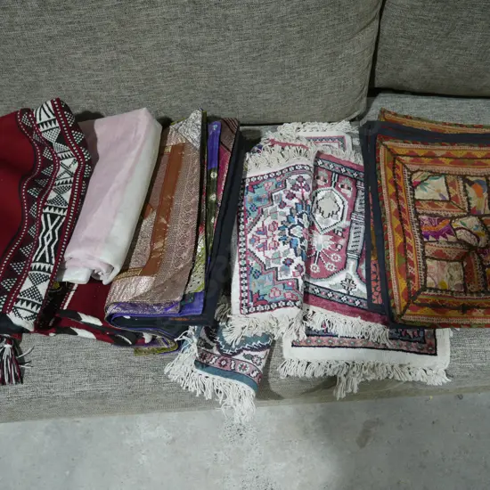 Linen and small rugs